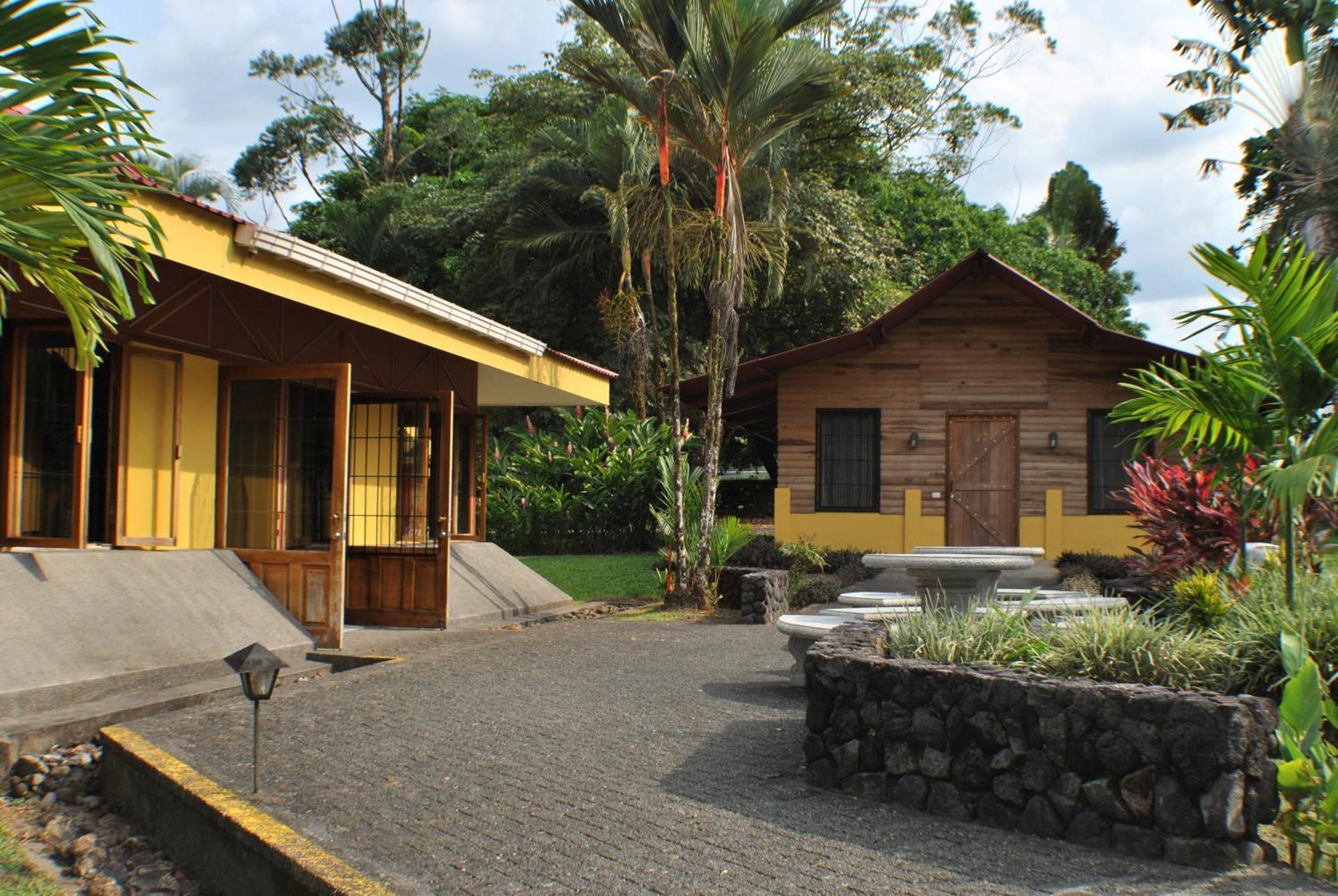 Hotel Arenal Country Inn La Fortuna Екстериор снимка